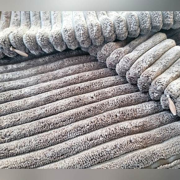 3/$30 Set Of 2 Brown Corduroy Throw Pillow Set 20"X20" - Picture 6 of 6